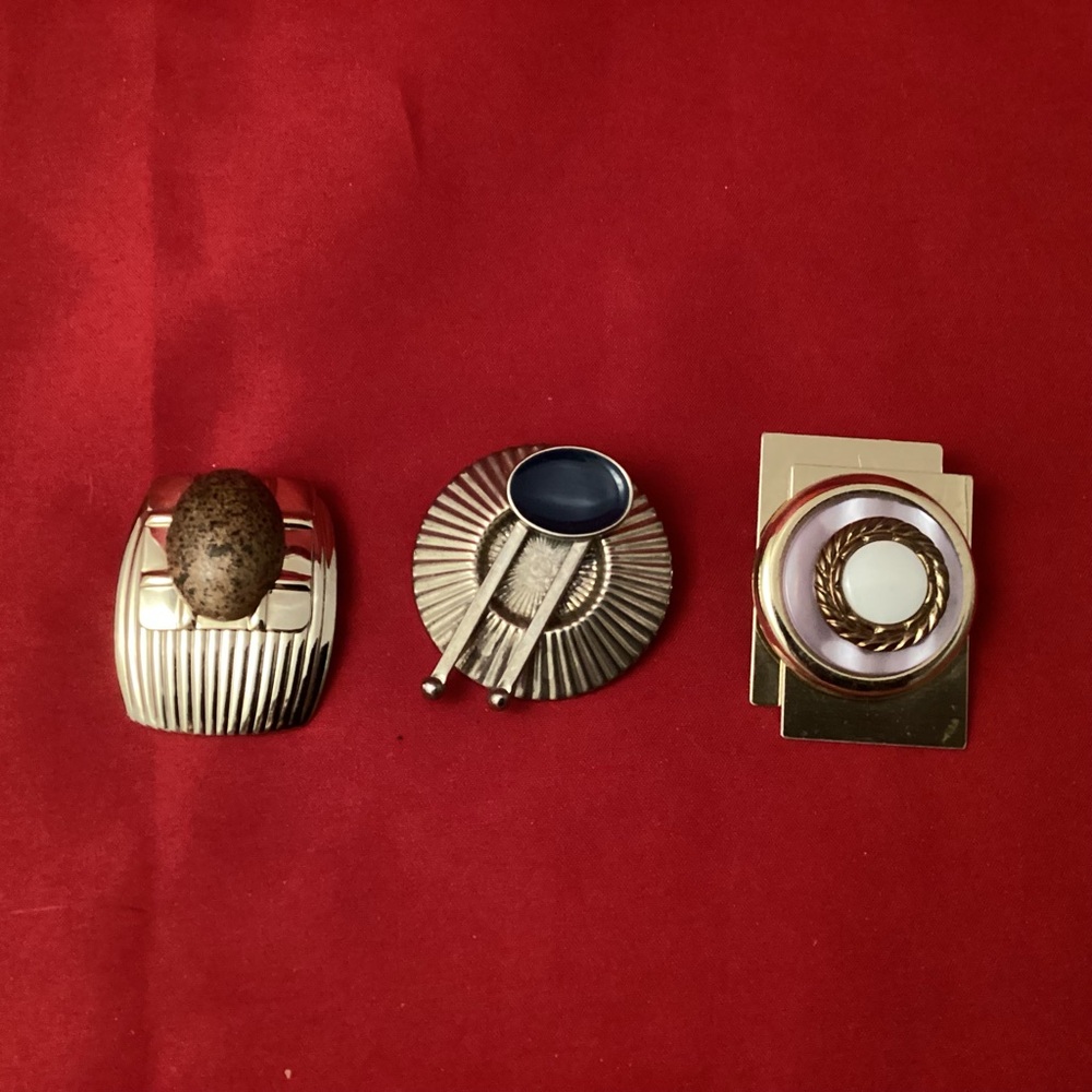 3 retro looking brooches lot